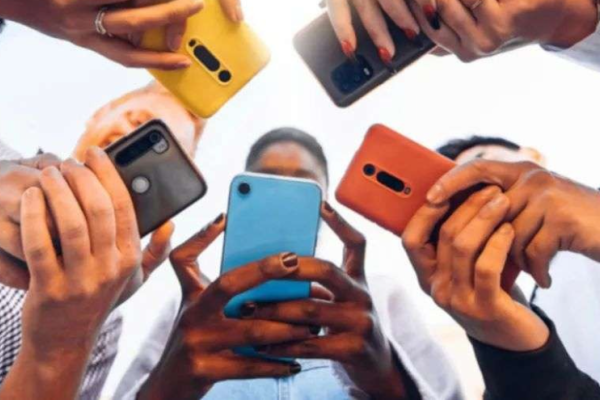 22年第1四半期の世界スマホ出荷台数3億台超、前年同期比11％減