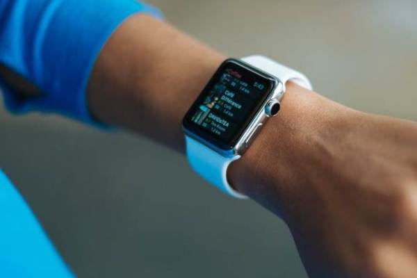 米アップル、「Apple Watch Series 8」に体温測定機能を搭載か　アルゴリズムが鍵を握る