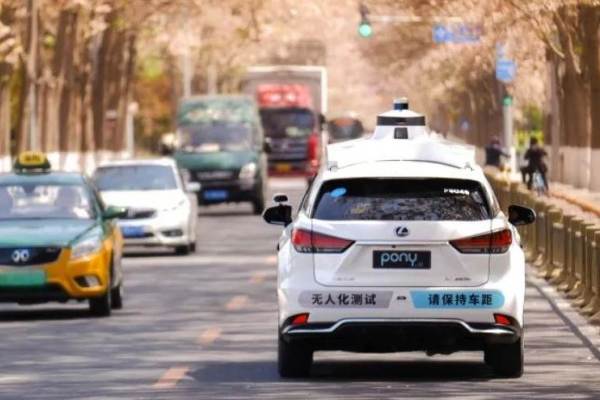 運転手のいない自動運転タクシー　バイドゥとPony.aiが北京市郊外で運行へ