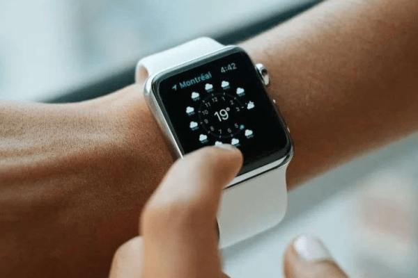 アップル、AppleWatchのデジタルクラウンにカメラ搭載か　関連特許取得