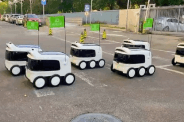 低速自動運転ロボ「Yours Technologies」、商業施設で大活躍　新しいマーケティング手法に