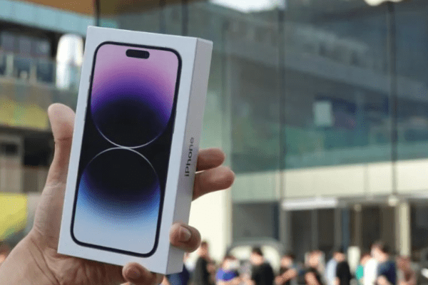 アップル、人気のiPhone 14 Proシリーズ増産　フォックスコンが生産ライン転換で対応