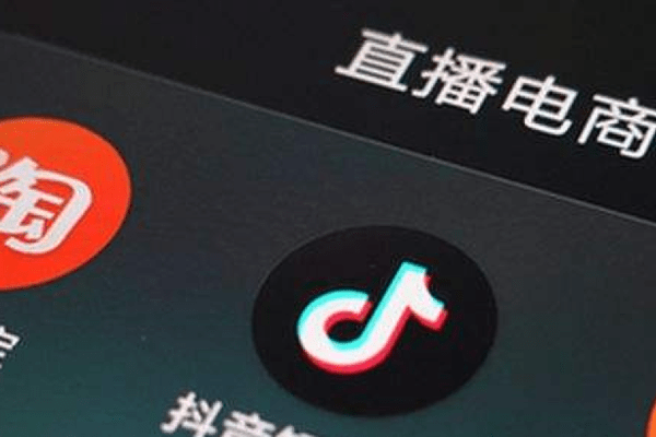 ユニクロ、TikTok中国版「抖音」で初ライブコマース　業界最大手のアリババに脅威か