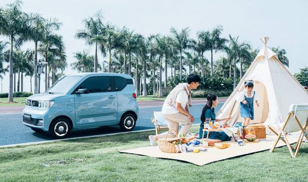 中国で大人気の小型EV「宏光MINI」、日本上陸か