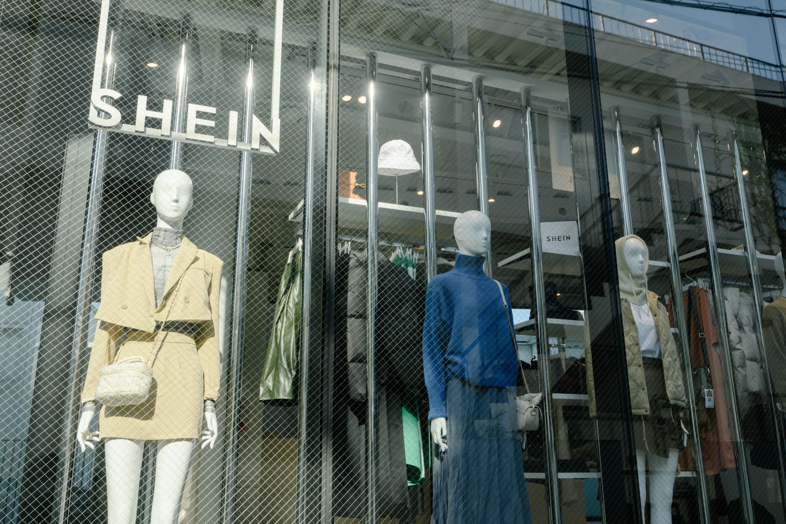 話題を呼ぶファストファッション「SHEIN」、異例の取材対応　世界の批判に回答（上）