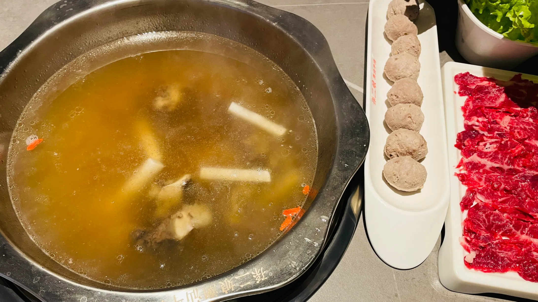 広東省潮汕の名物料理、牛肉しゃぶしゃぶのお店が都内にオープン【中華ビジネス戦記】