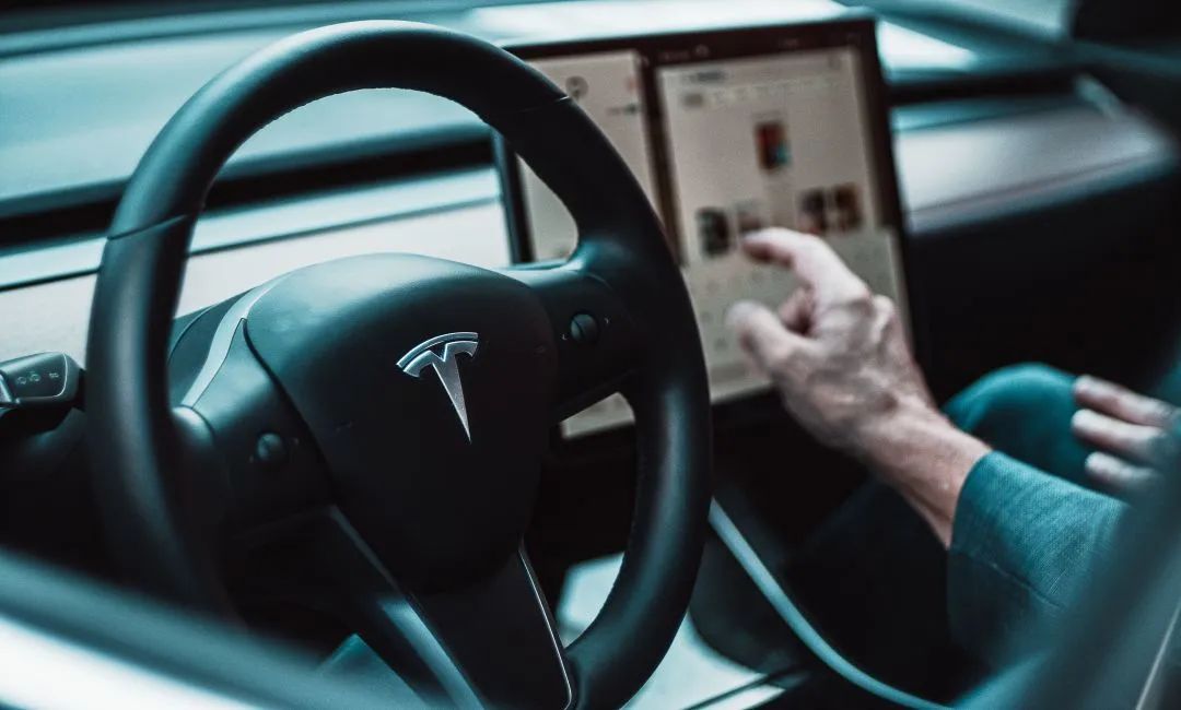 テスラ、値下げが奏功で受注急増。マスクCEO「最も競争力あるライバルが中国から現れる」