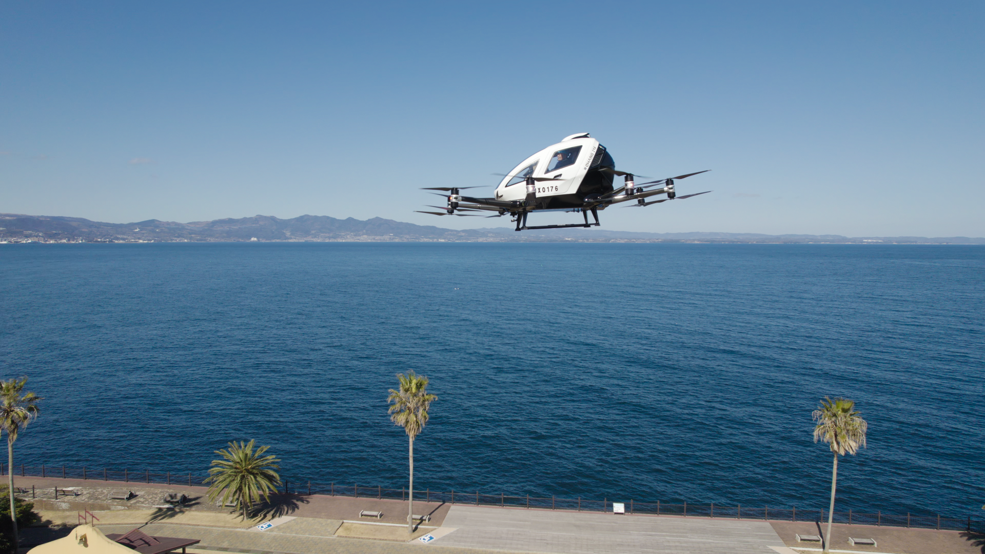 空飛ぶクルマ、日本初の有人飛行に成功　中国「EHang」の機体を採用
