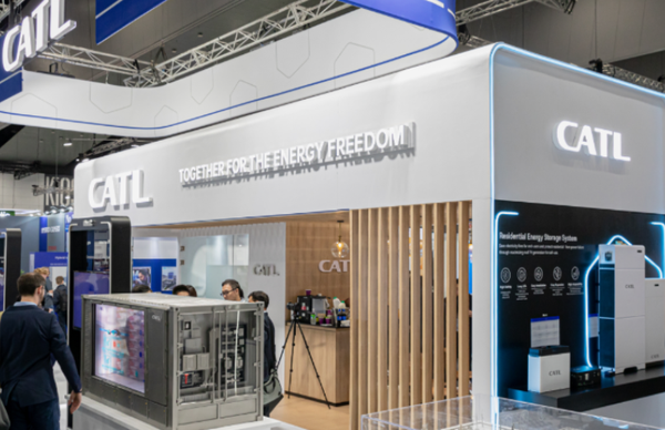 CATL、中国EVメーカー向け電池値下げへ。テスラは除外