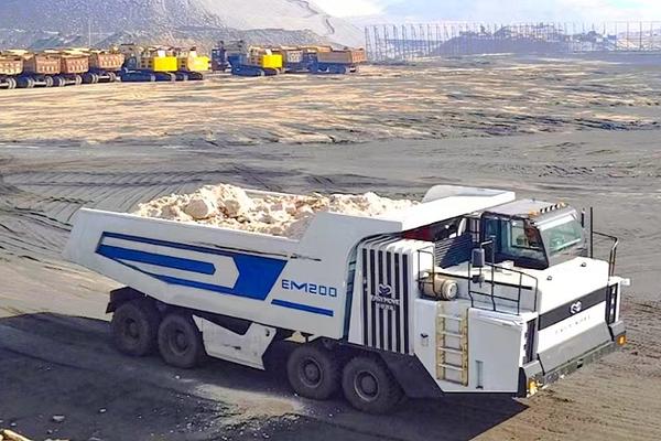 鉱山用ダンプトラック、大型化と電動化加速。中国企業、ハイエンド路線で海外大手と競う