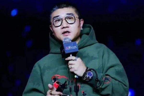 中国EC2位「JDドットコム」成長支えたCEO退任。創業者復活の布石か