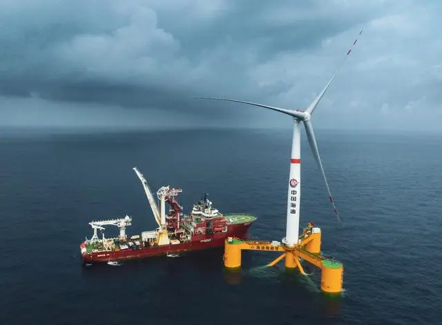 中国初の深海・遠海浮体式洋上風力発電施設が稼働