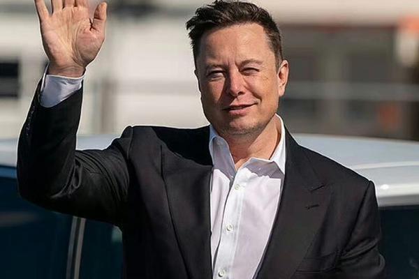 テスラのイーロン・マスクCEO、3年ぶりの公式訪中　上海工場の年産能力拡大が焦点か