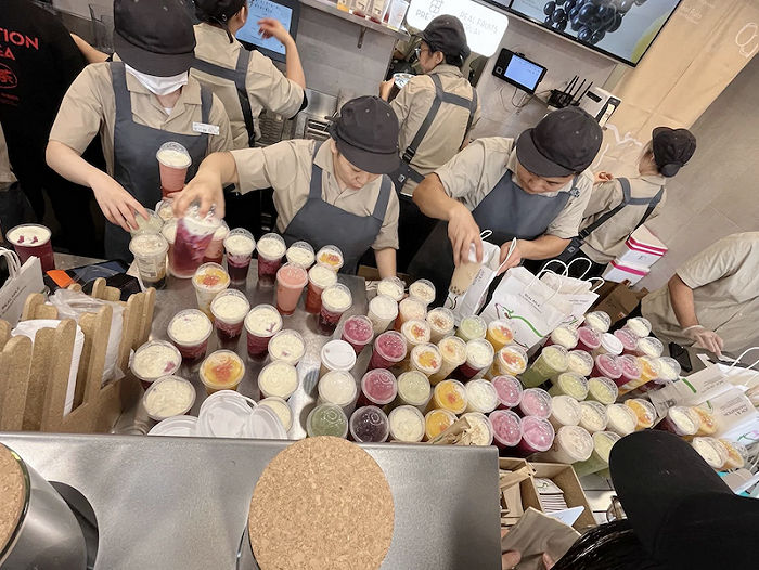 中国の人気ティードリンク「喜茶」、英国・ロンドンに1号店　1杯1400円でも長蛇の列