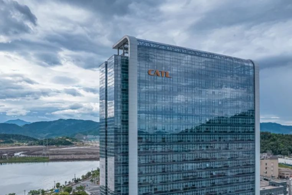 中国CATL、香港重複上場を検討か　スイス上場が断念の可能性