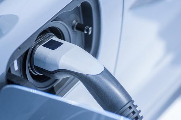 EVのバッテリー充電・交換一体型モデルに注目集まる、蓄電池としての役割も