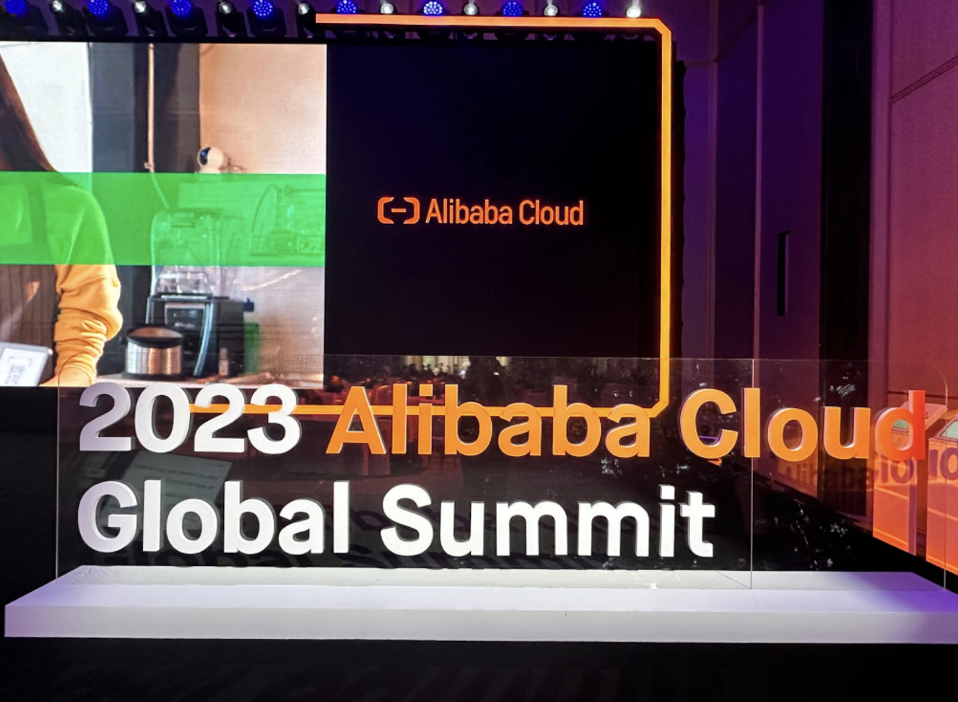 アリババクラウド、世界のLLM開発者や企業向けにAI新サービスを発表　米レッドハットとの提携も強化