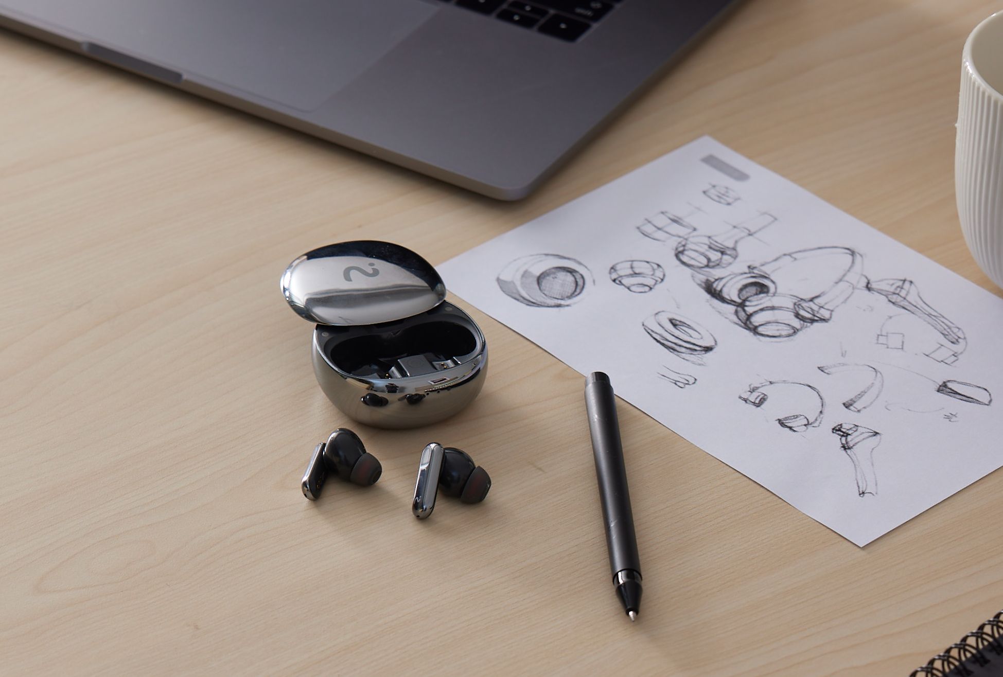仕事向きワイヤレスイヤホン「iFLYBUDS」、録音と同時に文字起こし　10言語に対応