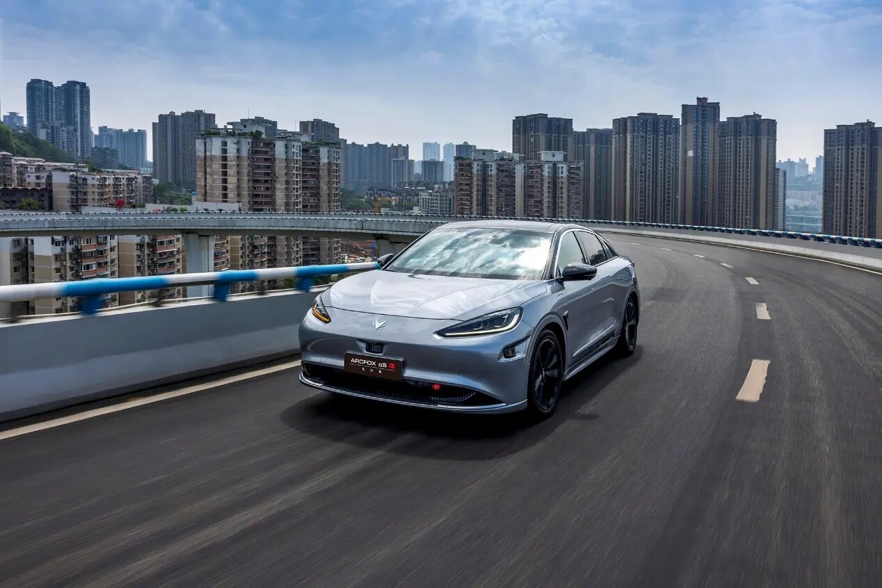 中国高級EV「ARCFOX」、日本の自動運転企業「TURING」と提携　24年日本向けモデル発売へ