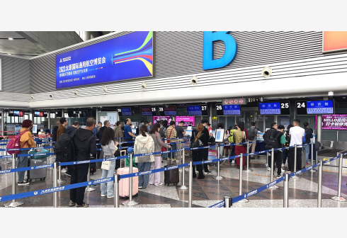 中国トリップドットコム、23年7〜9月の売上高99％増　観光回復に勢い　