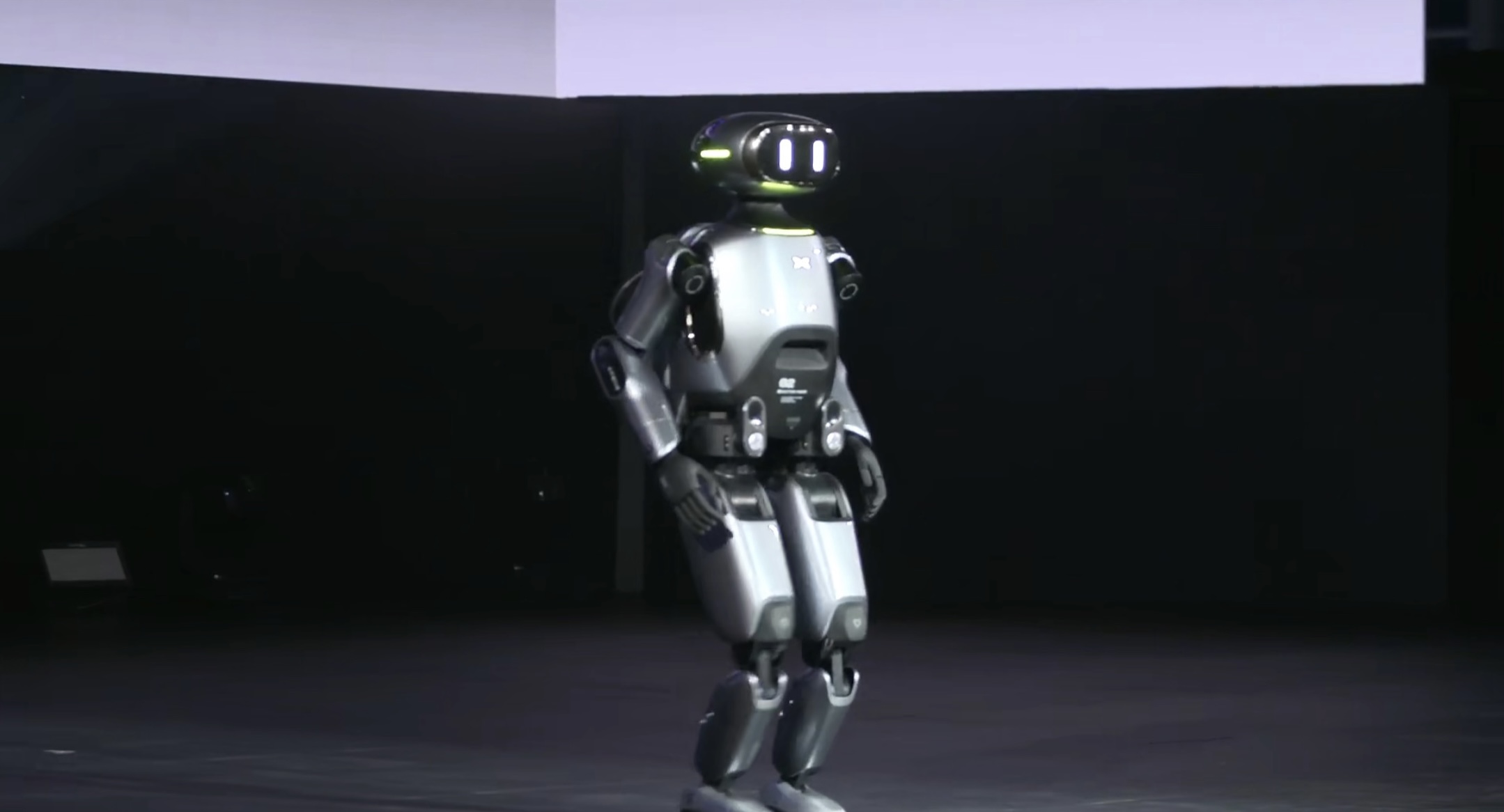 中国EV「小鵬汽車」、人型ロボットを発表　販売店や工場での活用に期待