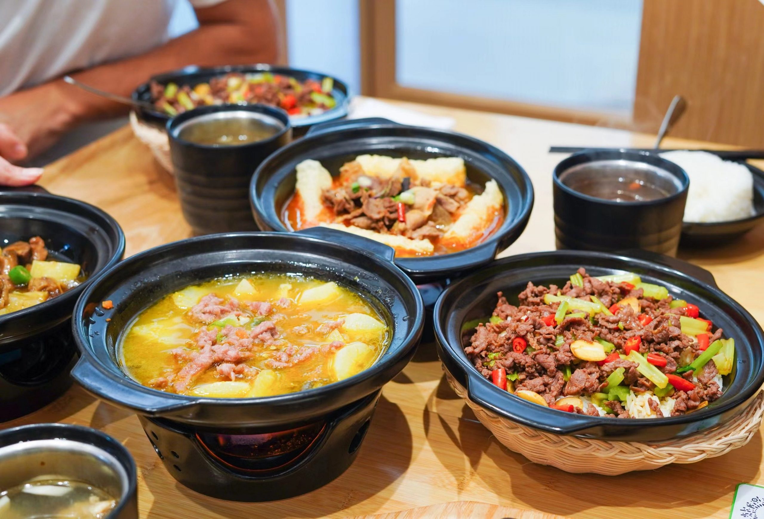 中国風牛丼チェーン「牛大吉」、シリーズB1で約18億円を調達　お手頃価格で全国展開へ