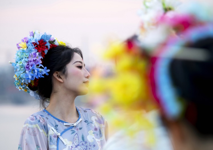 生花の髪飾り「簪花囲」、SNSでブームに　福建省