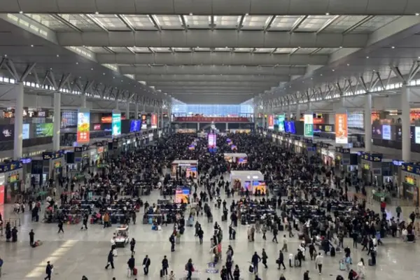 中国春節、約90億人の大移動　交通機関に新サービスも