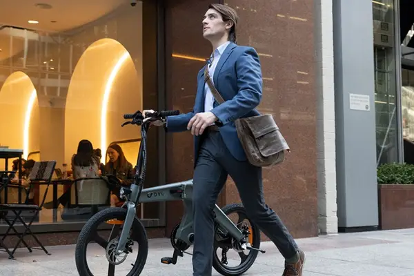 欧米の折りたたみeバイク市場で5割以上のシェアを握る、中国メーカー「DYU」が23年の出荷台数は50万台近くに
