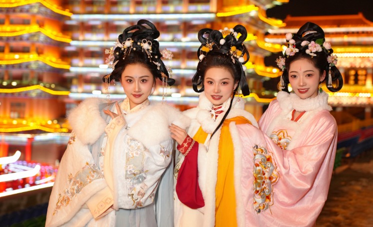 中国で空前の「漢服」ブーム、非日常感を楽しむ人急増