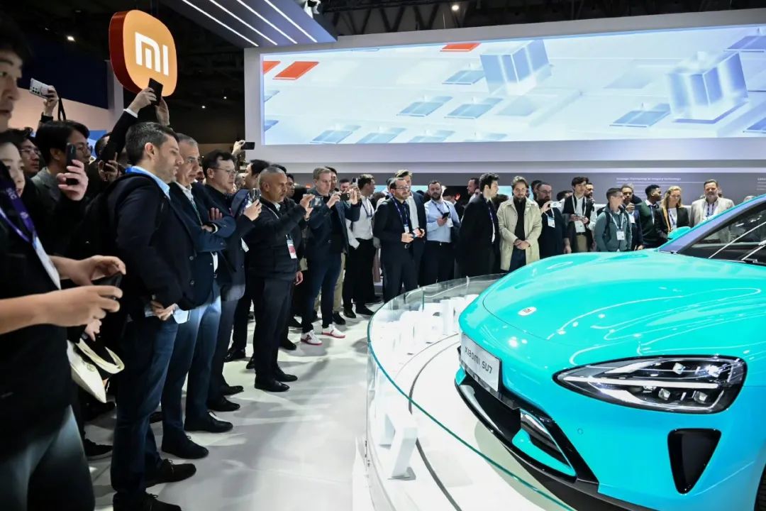 シャオミ初のEV「SU7」、10月販売は2万台で過去最高　生産増強に第2期工場の建設急ぐ