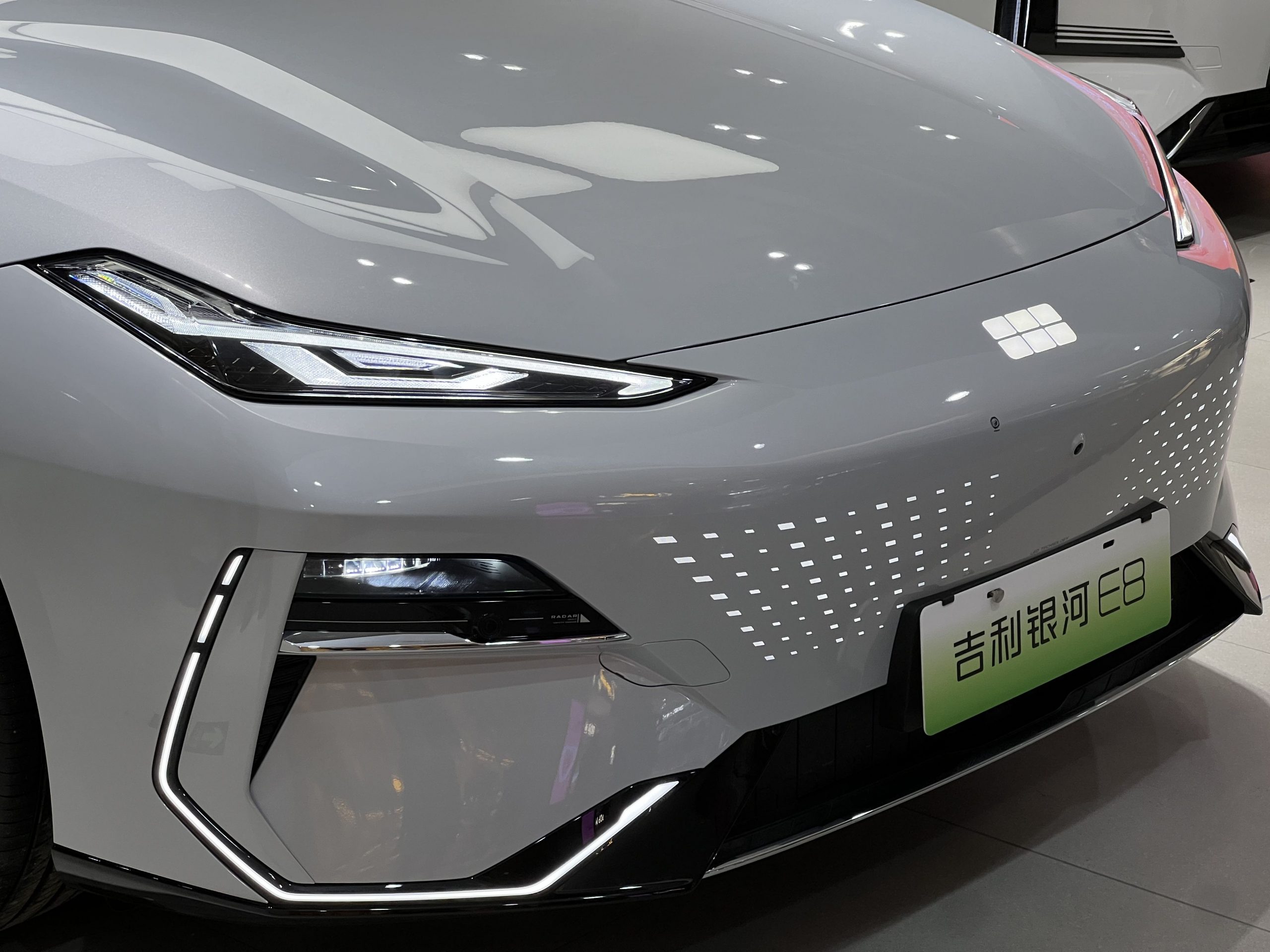 中国・吉利汽車、24年1～3月期は純利益119％増　傘下の高級EV「ZEEKR」は売上高71％増