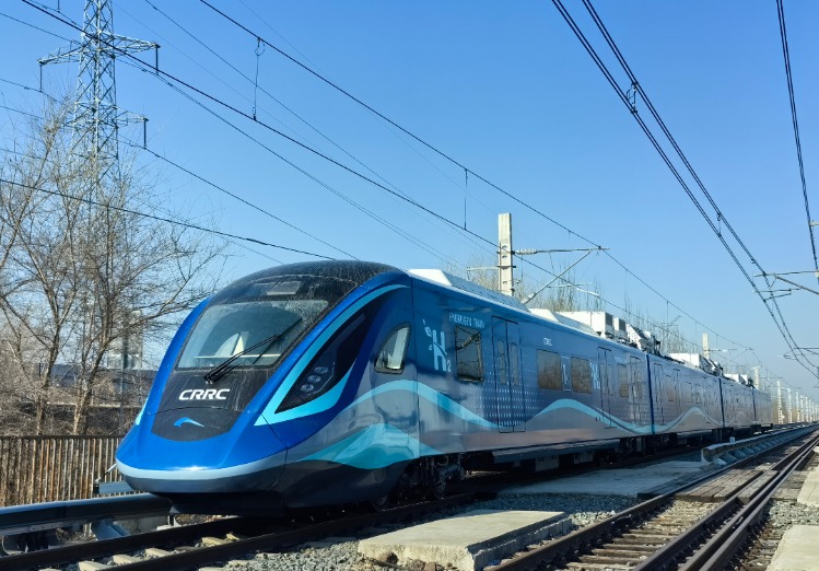 中国が開発した水素列車、試験運転成功　時速160キロ