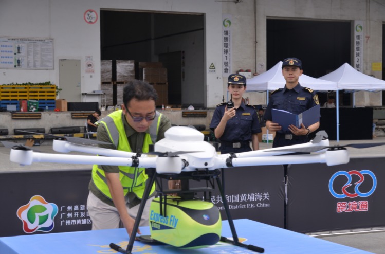 応用進む中国の「低空経済」、越境ECの輸入商品もドローン配送