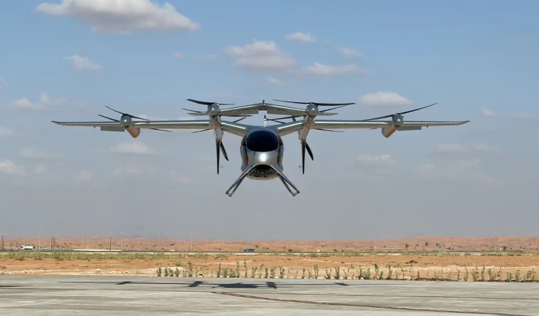 「空飛ぶクルマ」の中国オートフライト、中東で大型機の初飛行に成功　25年大阪万博でも登場予定