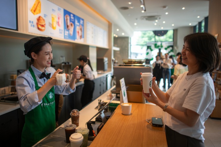 スタバ、湖北省武漢市に手話店舗オープン