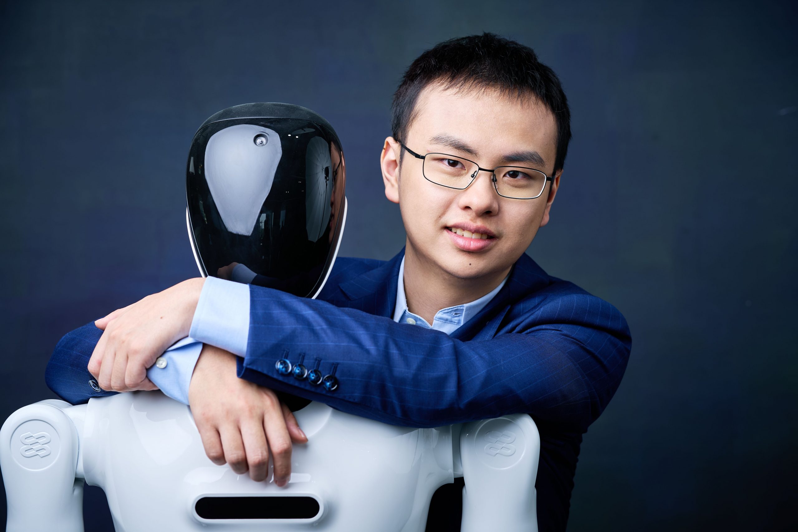 洗濯や食器洗い、豆腐もつかめる⋯家事をこなす人型ロボット「UniX AI」、米イェール大の中国人学生が創業