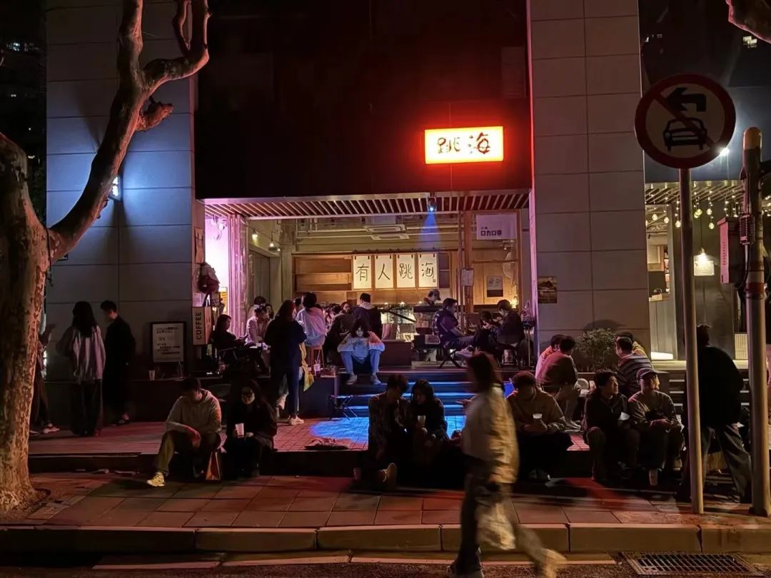 若者が集うカジュアルバー「跳海」が資金調達、「コミュニティ居酒屋」コンセプトで人気