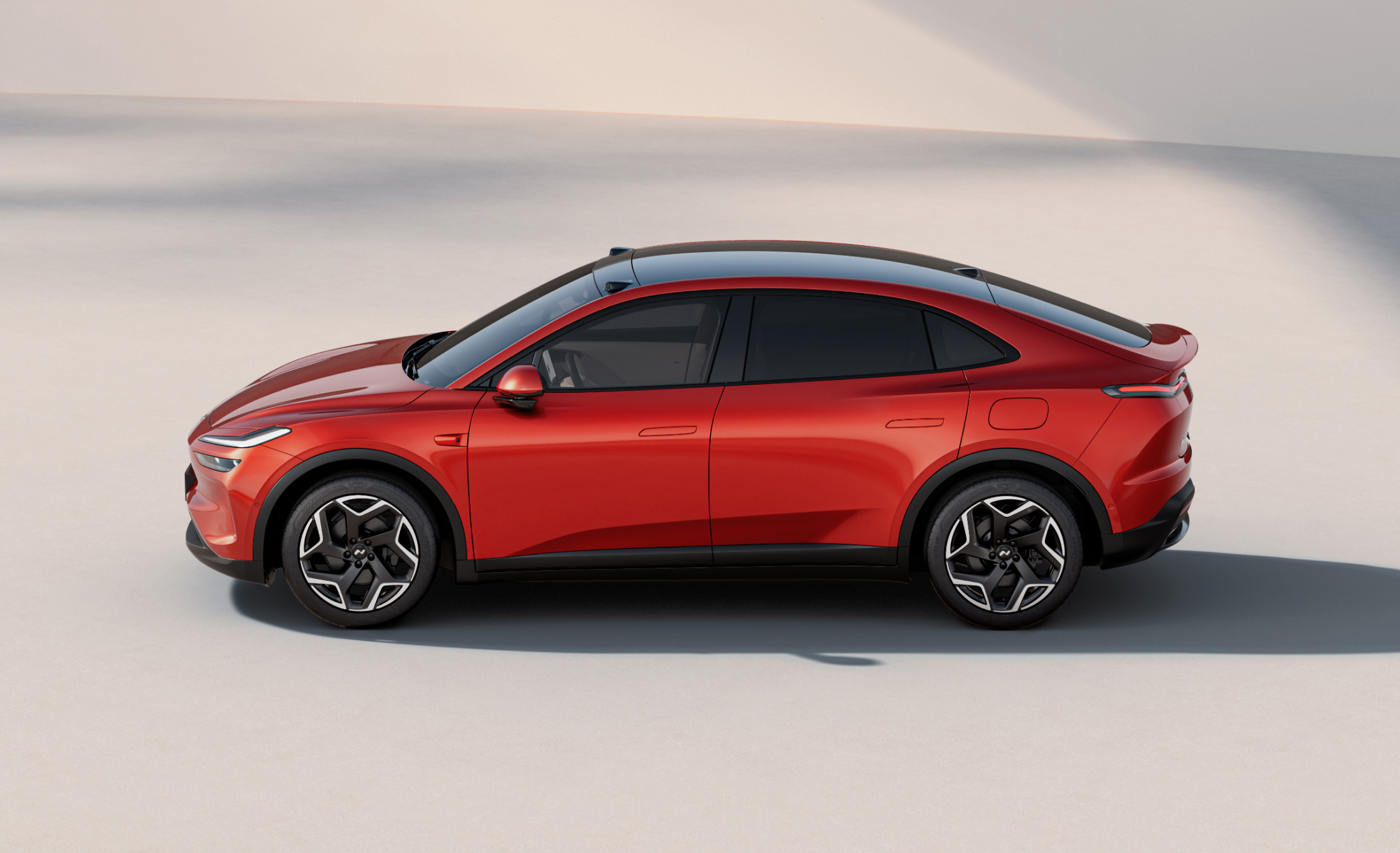 中国EV「NIO」、24年7～9月期は販売台数過去最高も赤字拡大　李斌CEO「26年の黒字化目指す」