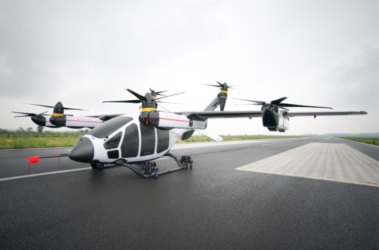 吉利傘下の空飛ぶクルマ企業、eVTOL「AE200」の試験飛行を実施