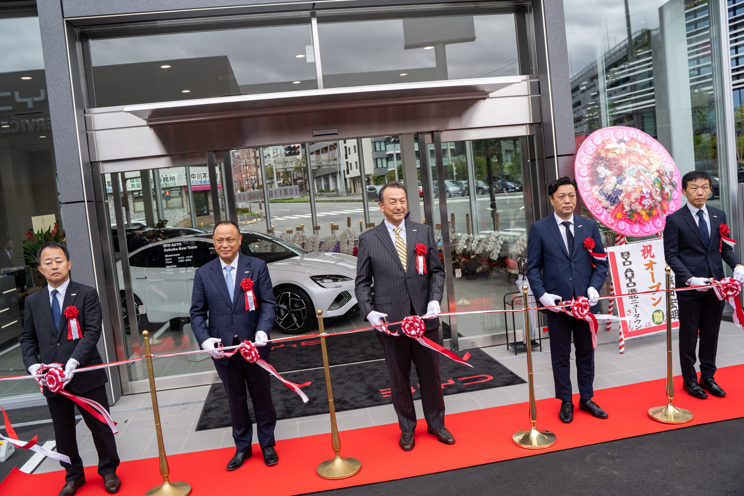 ついに全国33店舗目。EV大手BYD、関東初の新築ディーラーを横浜・港北ニュータウンにオープン