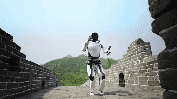 環境から学習するAI人型ロボット、犬を散歩させゴビ砂漠を疾走。アリババ、レノボなどから64億円調達