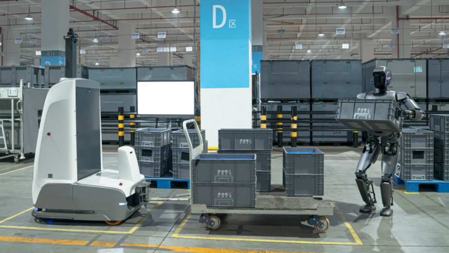 人型ロボットと無人車両で「完全無人ロジスティクス」、BYDの自動車工場で導入進む