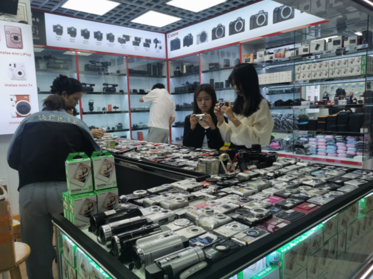 コンパクトカメラ、中国の若者の間で人気再燃　日常の記録に愛用