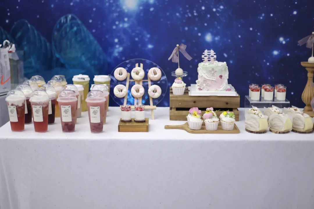 「お酒」ではなく「ミルクティー」で乾杯の音頭！若者の結婚披露宴での新習慣