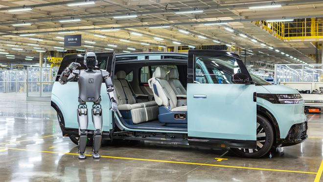中国UBTECHの人型ロボット、EV工場に導入　搬送作業や品質検査で活躍