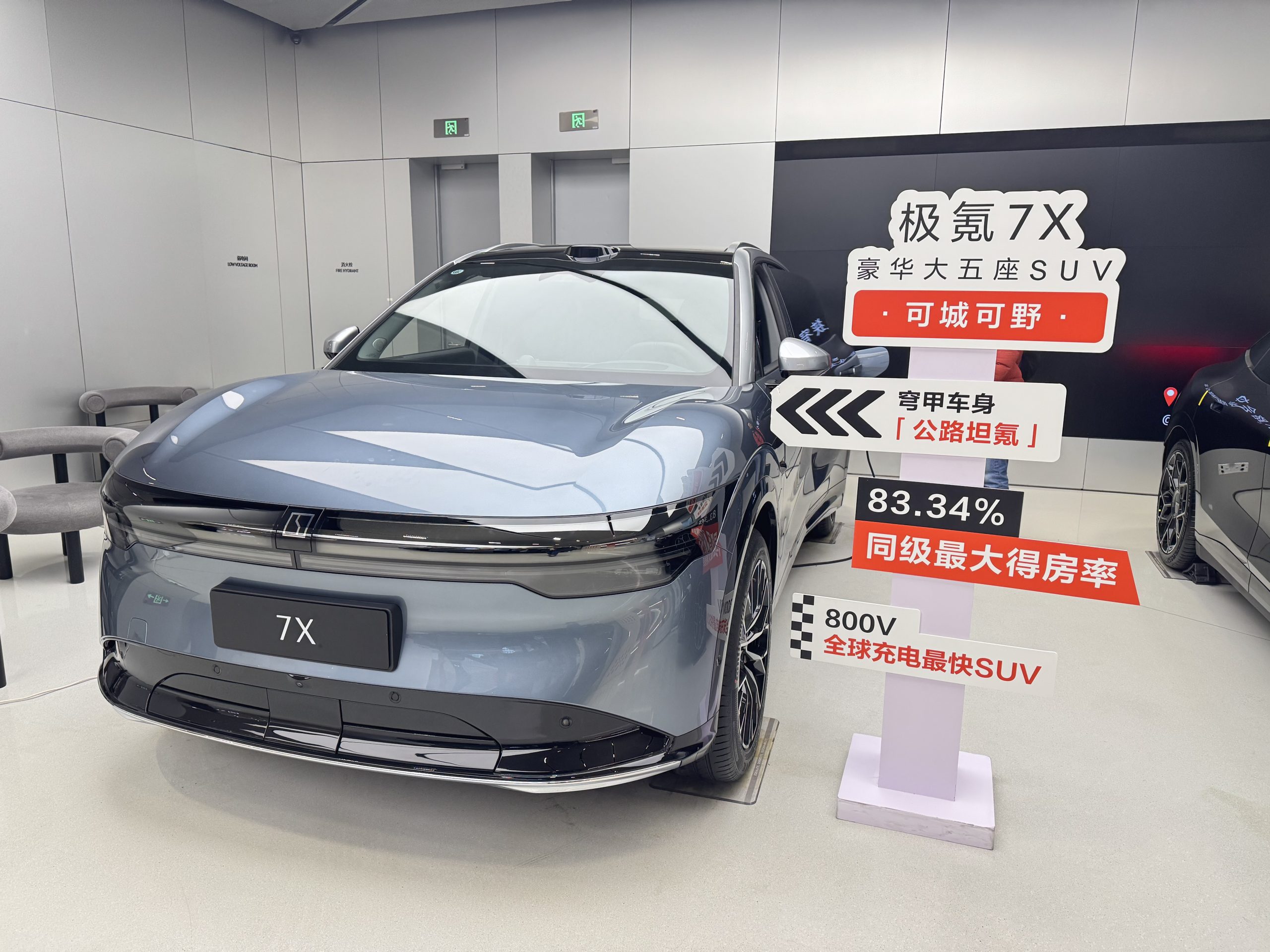 中国EVの重量増に限界か　「2トン時代」の次は軽量化競争へ