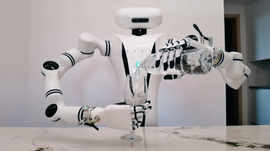 “テスラを追うな”⋯ロボットアーム「RealMan」創業者が語る“AIロボットの未来は工場じゃない”理由