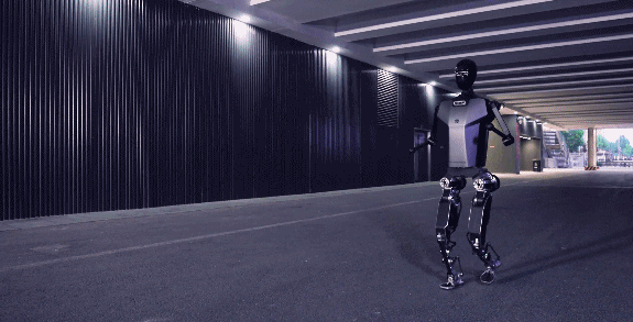 北京発人型ロボット「天工」、実用化の壁を次々突破：134段の階段を登破、配電盤操作も可能に