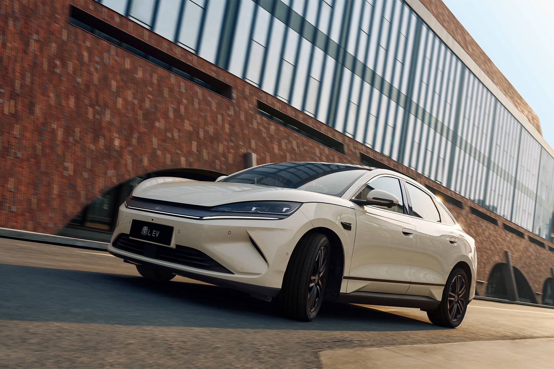 中国BYD、欧州EV市場で初の首位　4月の販売台数でテスラを逆転